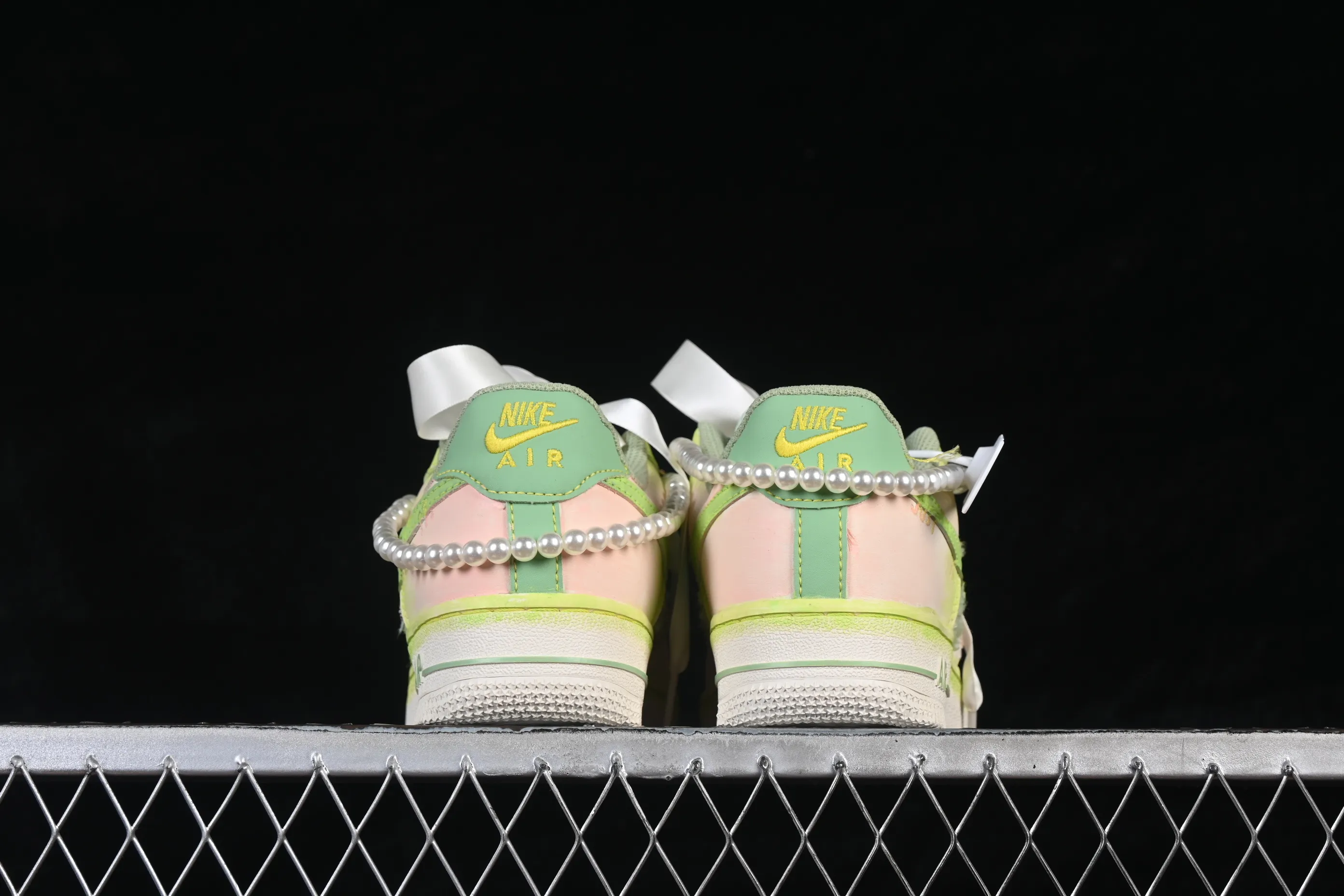 All categories Nk Air Force 1 Air Force series Nk Air Force 1 Low Air Force low-top Nike Air Force 1'07 Low "Pearl & Soft Jade" Hand-painted graffiti Pearl nephrite Air Force 1 low-top casual sneakers FJ7740-101